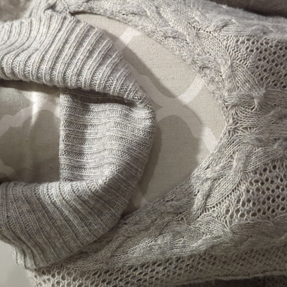 Urban outfitters grey knit vneck cable knit sweater with open turtle neck - Picture 2 of 5